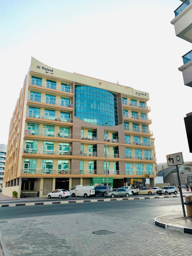Female Only-Anaruby Backpackers- Metro Station Mashreq Vandrehjem Dubai Eksteriør billede