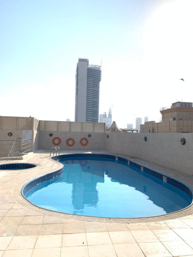 Female Only-Anaruby Backpackers- Metro Station Mashreq Vandrehjem Dubai Eksteriør billede