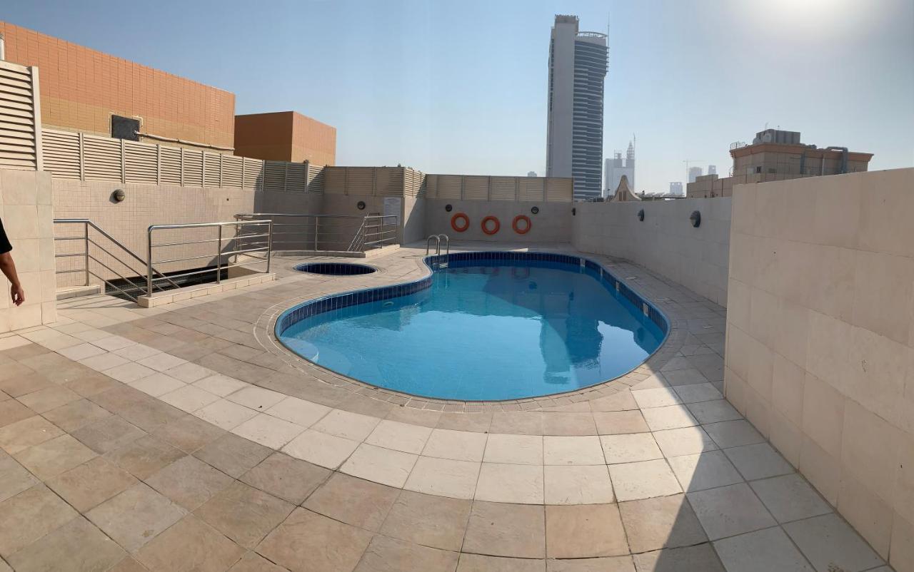 Female Only-Anaruby Backpackers- Metro Station Mashreq Vandrehjem Dubai Eksteriør billede