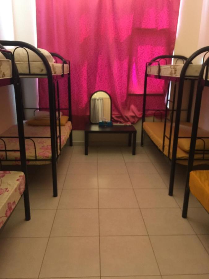 Female Only-Anaruby Backpackers- Metro Station Mashreq Vandrehjem Dubai Eksteriør billede